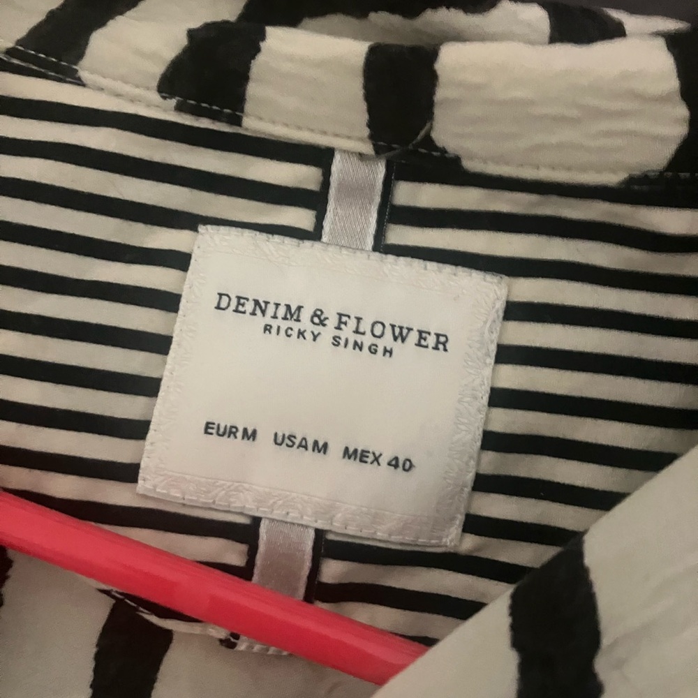 Black and white patterns short sleeves button up shirt